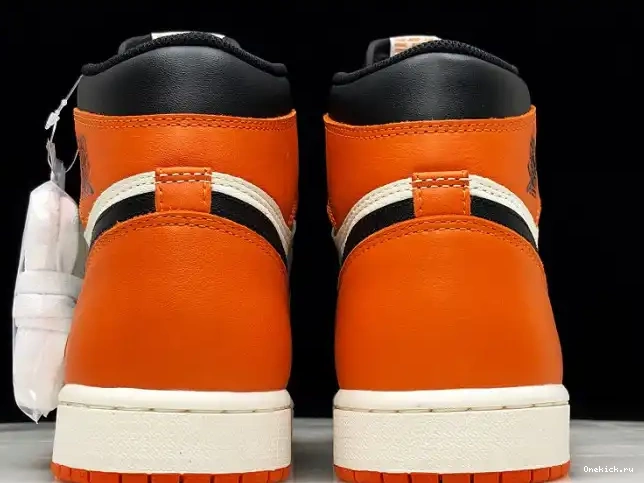 One Kick Off-Louis AJ1 1 Air x AQ0818-158 Jordan OW 0526